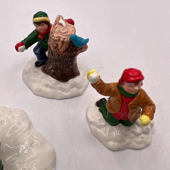 Department 56 Snowball Fort 5413-3 - Picture 13 of 16